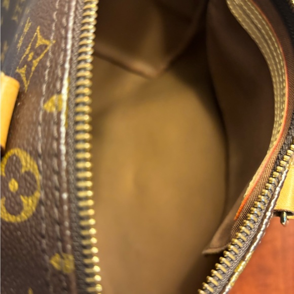AUTHENTIC Louis Vuitton Speedy 35 Monogram Handbag. - Picture 9 of 12